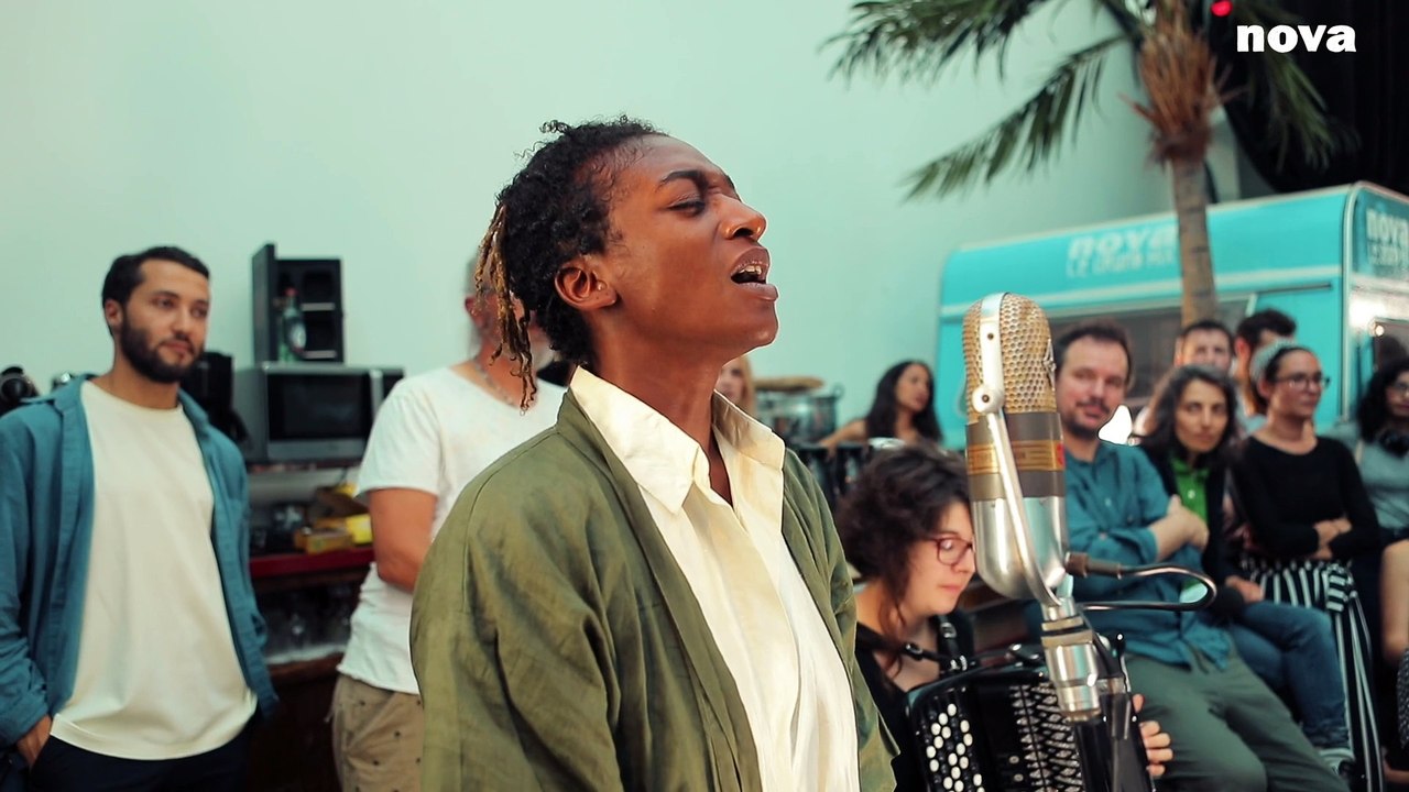 ALA.NI pour le dernier live de Plus Près De Toi