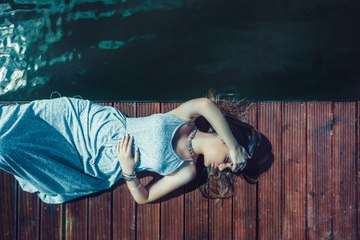 La "Migraine Pose" : Comment se rendre malade pour être sexy sur Instagram