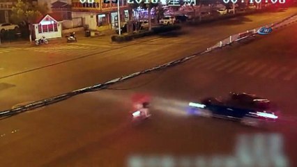 Aşırı Hızlı Otomobil Motosiklete Çarptı: 1 Ölü, 1 Yaralı