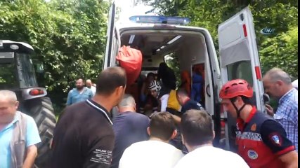 Şaha Kalkan Traktör İle Römork Arasına Sıkışan Sürücüyü İtfaiye Kurtardı