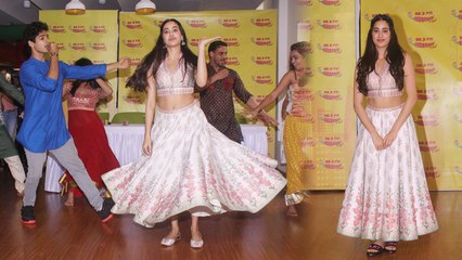 Jhanvi Kapoor ने 'झिंगाट’ Song launch पर अपनाया Desi Look, Dance से जीता दिल | Boldsky