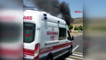 Seyir halindeki araç, alev alarak yandı