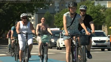 دراجات بسرعة 45 كم/ساعة تسير في شوارع كوبنهاغن