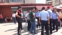 Eskişehir Seyyar Satıcı, Zabıtayı Bıçakla Yaraladı