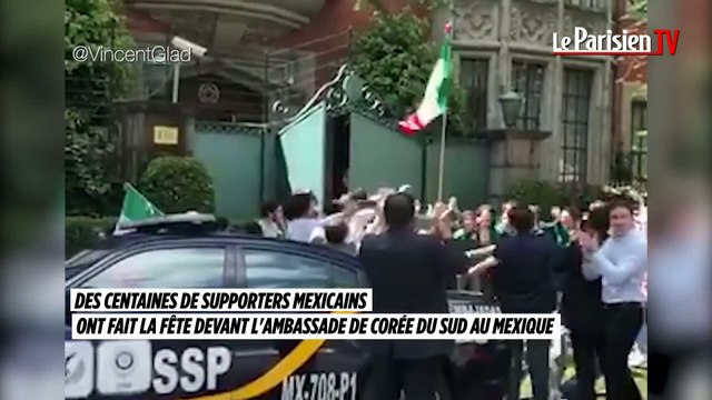 Les supporters mexicains font la fête devant l'ambassade de Corée du Sud au Mexique