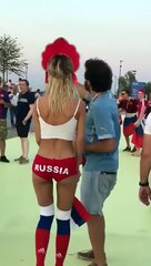 Cette supportrice russe fait sensation dans les rues... Jolie fille