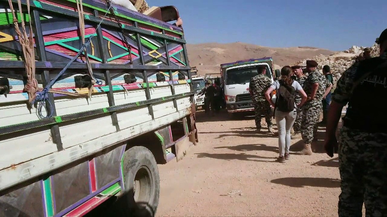نحو 400 لاجئ سوري يغادرون شرق لبنان الى بلدهم