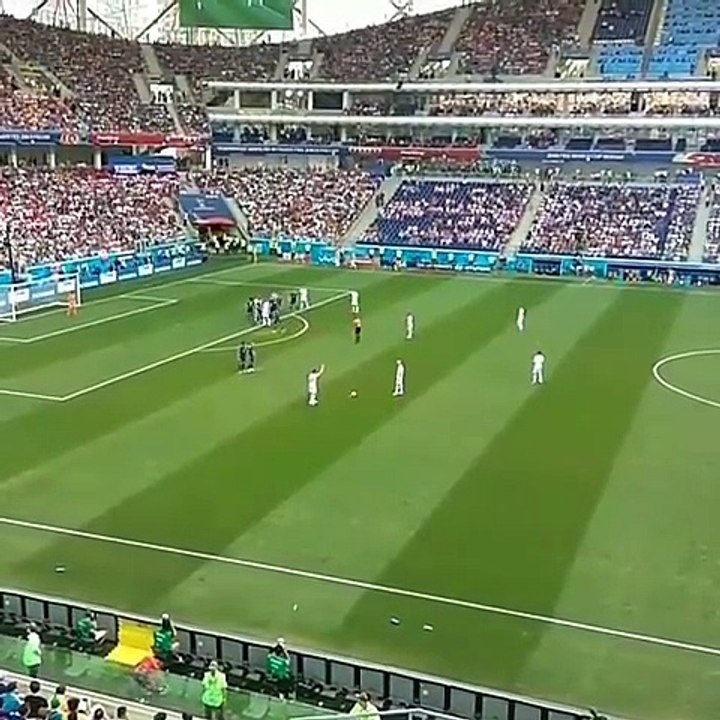 Pha ghi bàn của Bednarek vào lưới của ĐT Nhật Bản