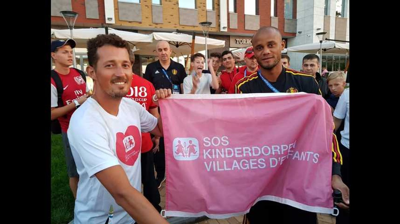 Vincent Kompany à la rencontre d'un fan ayant parcouru 3.000 km à vélo
