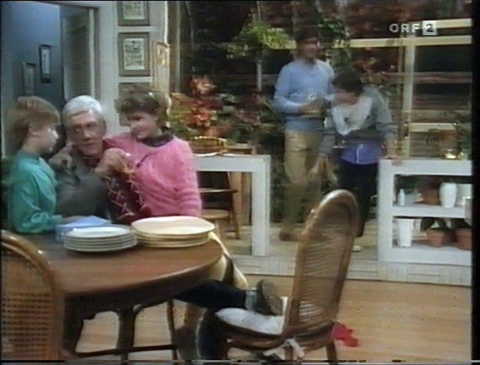 Unser lautes Heim  S01E22 - Geisterstunde