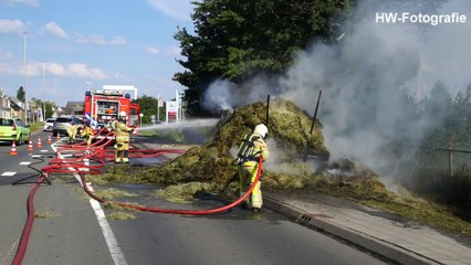 Aanhanger met hooi in brand op N331 in Zwartsluis