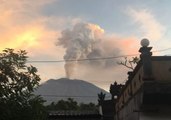 Bali's Mount Agung Eruption Causes Flight Disruptions, Evacuations