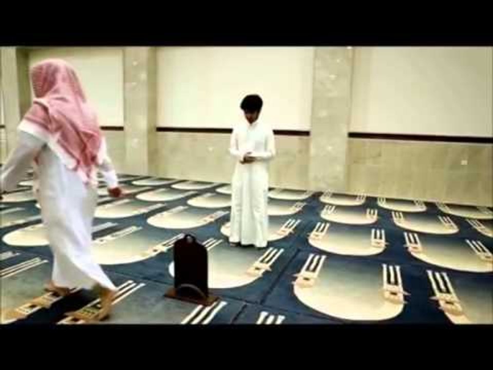 من الأخطاء في الصلاة : الصلاة إلى غير سترة