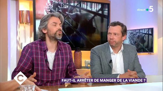 Le ton est monté hier soir entre Patrick Cohen et Aymeric Caron dans C à vous sur France 5 - Regardez