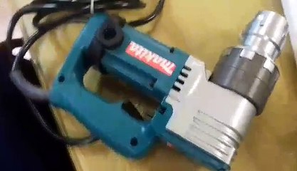 Máy siết cắt bu lông M16 M20 M22 Makita 6922NB (1330W)
