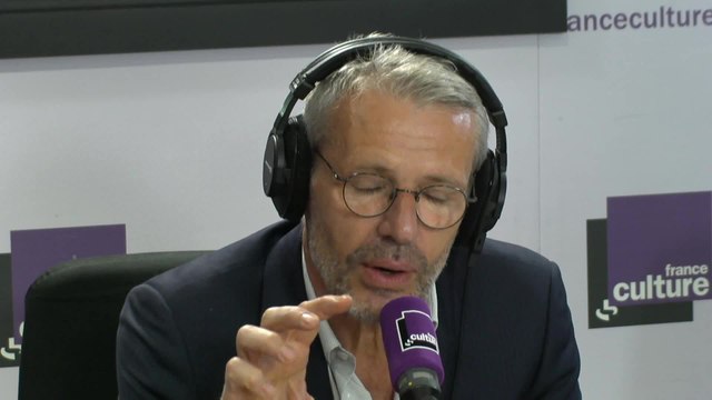 Je crois qu'il faut garder son propre profil - bas - et n'être qu'une voix