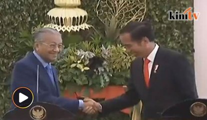 180km/j, sangat laju! kata Jokowi naik bersama Dr M pandu uji Proton