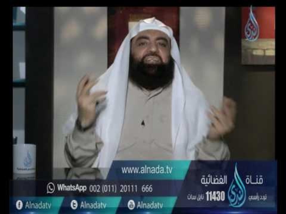 كفار قريش يقفون على باب الغار لكن الله تعالى صرف قلوبهم وعيونهم عن النظر إلى الغار !