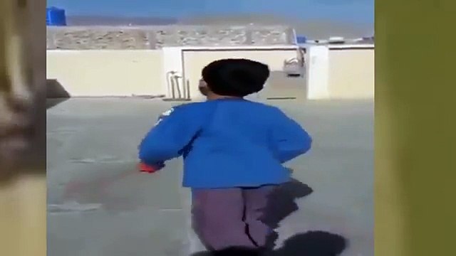 Pakistani child 7 year old Eli mikal making Kohli and Shane Warnesha wondered with leg spin bowling