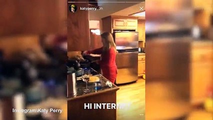 Katy Perry, Orlando Bloom & family in red PJs on Thanksgiving