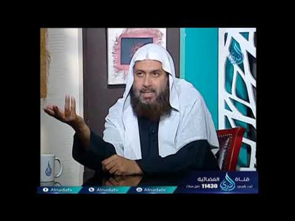 يصف الإمام الذي يصلي بهم عنوة وهو غير محبوب و يقول الناس تشكو منه و مع ذلك فهو يحب أن يصلي بهم إماما