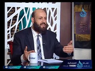 ما حكم صلاة الذين يصلون على الكراسى فى آخر المسجد ؟