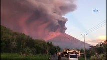 - Endonezya’da Agung Yanardağı Harekete Geçti- 450 Uçuş İptal Edildi, 47 Bin Kişi Yolda Kaldı