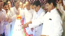 Akhilesh Yadav के परिवार में कलह खत्म, Shivpal Yadav ने खिलाया Ramgopal Yadav को cake।वनइंडिया हिंदी