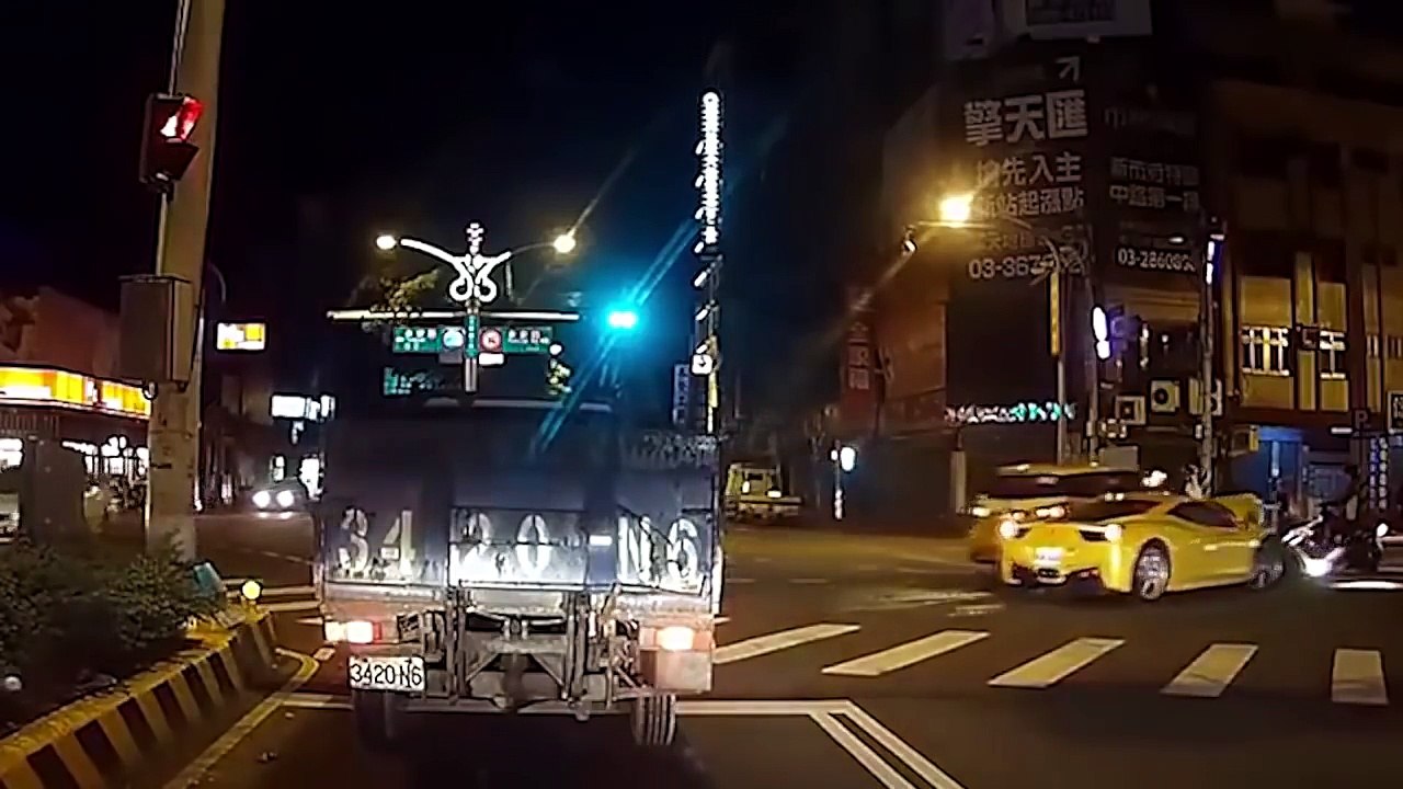 IDIOT Supercar Drivers - Epic Supercar Fails Compilation 2018