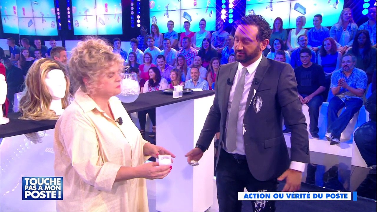 Il y a trois ans dans TPMP... Cyril Hanouna et Isabelle Nanty jouaient au lancer de petits-suisses (vidéo)