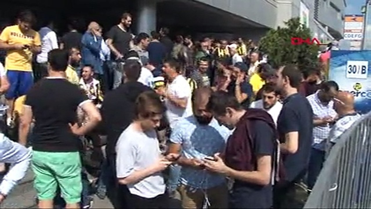 Kadıköy'de 'kombine' yoğunluğu; trafik durma noktasına geldi