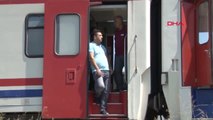 Adana Mucize Kurtuluşu Gören Tren Yolcuları Cep Telefonlarıyla Görüntü Çekti