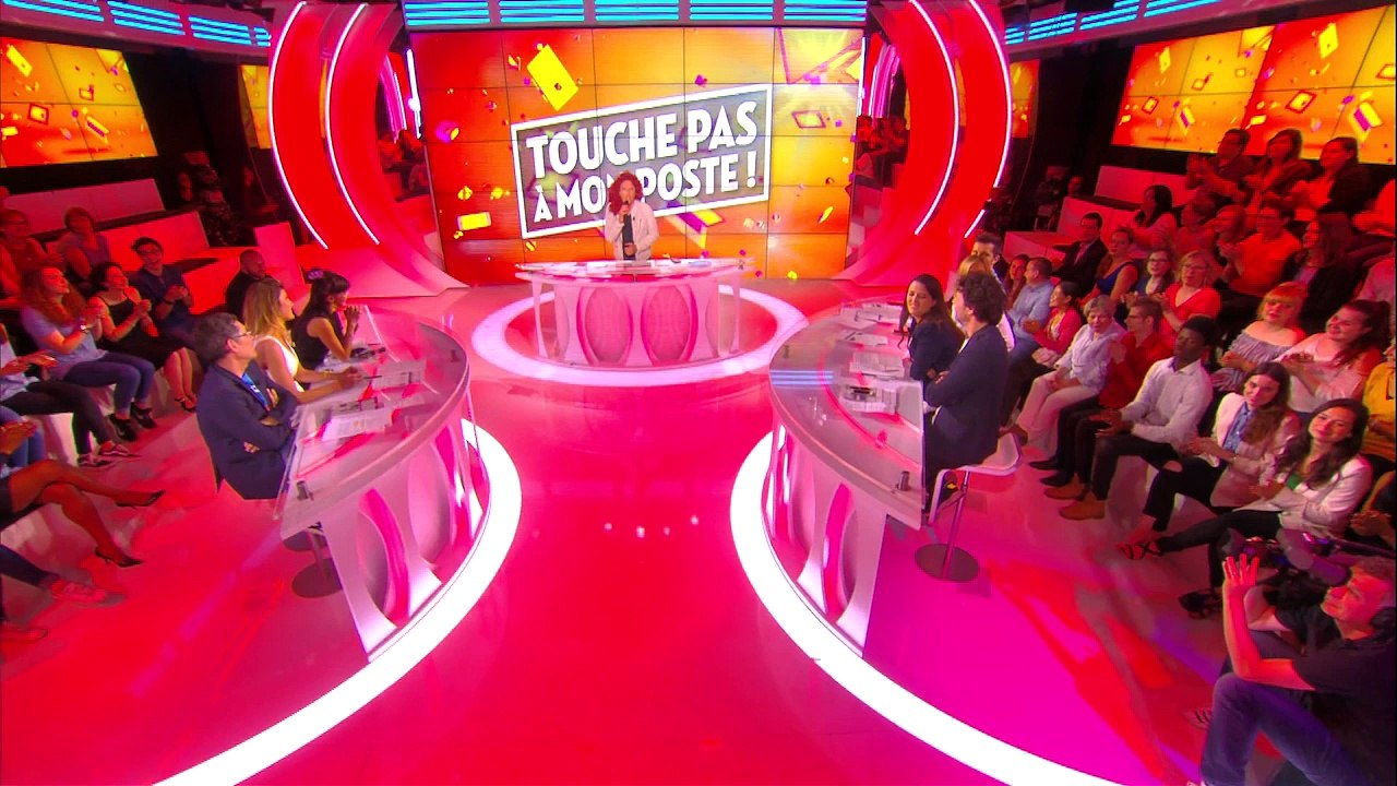 Il y a deux ans dans TPMP... Julien Courbet chantait pour la dernière émission d'Erika Moulet (vidéo)