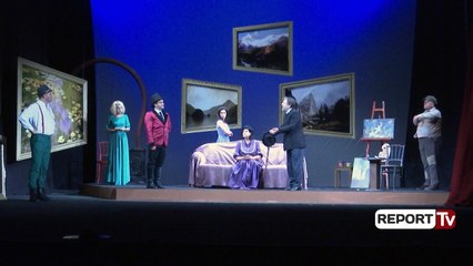 Report Tv - ‘A vdiq ai?' Shfaqja e fundit në Teatrin Kombëtar, regjisori e aktorët pro godinës së re