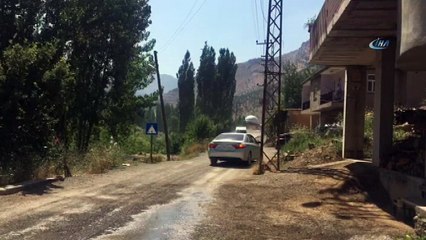 Askeri zırhlı araç şarampole yuvarlandı: Yaralılar var