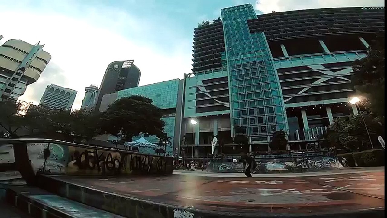 Chute en skate : demande en mariage surprise en pleine compétition !