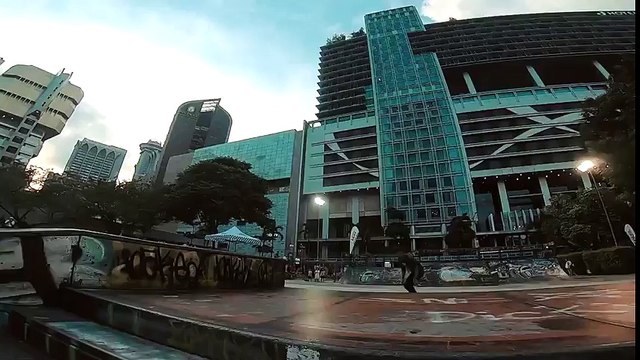 Chute en skate : demande en mariage surprise en pleine compétition !