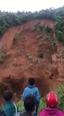 Ces ouvriers vont voir la mort de près pendant ce glissement de terrain