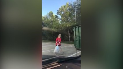 Por querer tomar impulso toda la basura se le regó