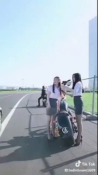 Cette fille déteste les pollueurs... Retour à l'envoyeur