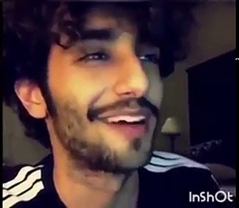 الشب الي اخد عقل البنات بالهبل تبعو بفيديو وهو عم يغني للفنانة القديرة سارية السواس ههههههاااااي