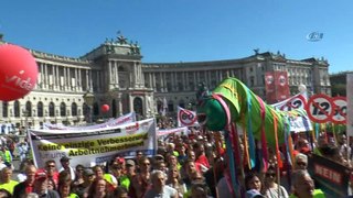 - Avusturya’da aşırı sağcı hükümet protesto edildi
