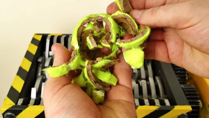 LOOK CLOSELY WHAT WILL HAPPEN TO THE TEDDY BEAR - THE SHREDDER SHOW ( 720 X 1280 )