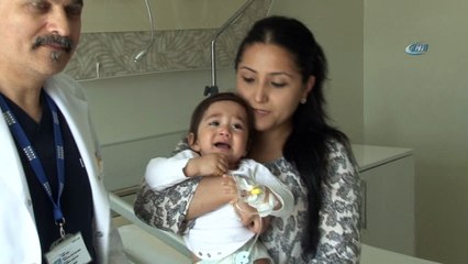 Böbreğinde taş olan 1 yaşındaki bebeğe 'hassas' operasyon