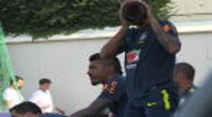 Neymar showboats as Brazil prepare for Mexico clash