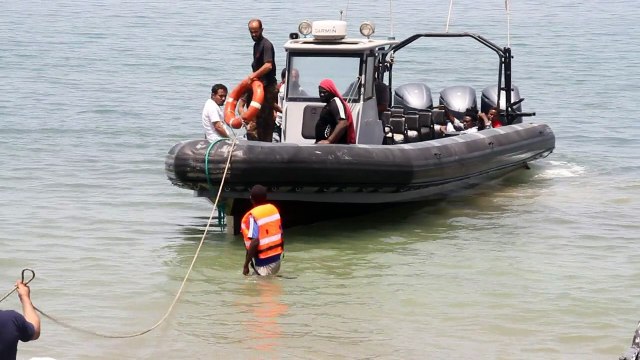 Três bebês mortos e mais de 100 desaparecidos em naufrágio