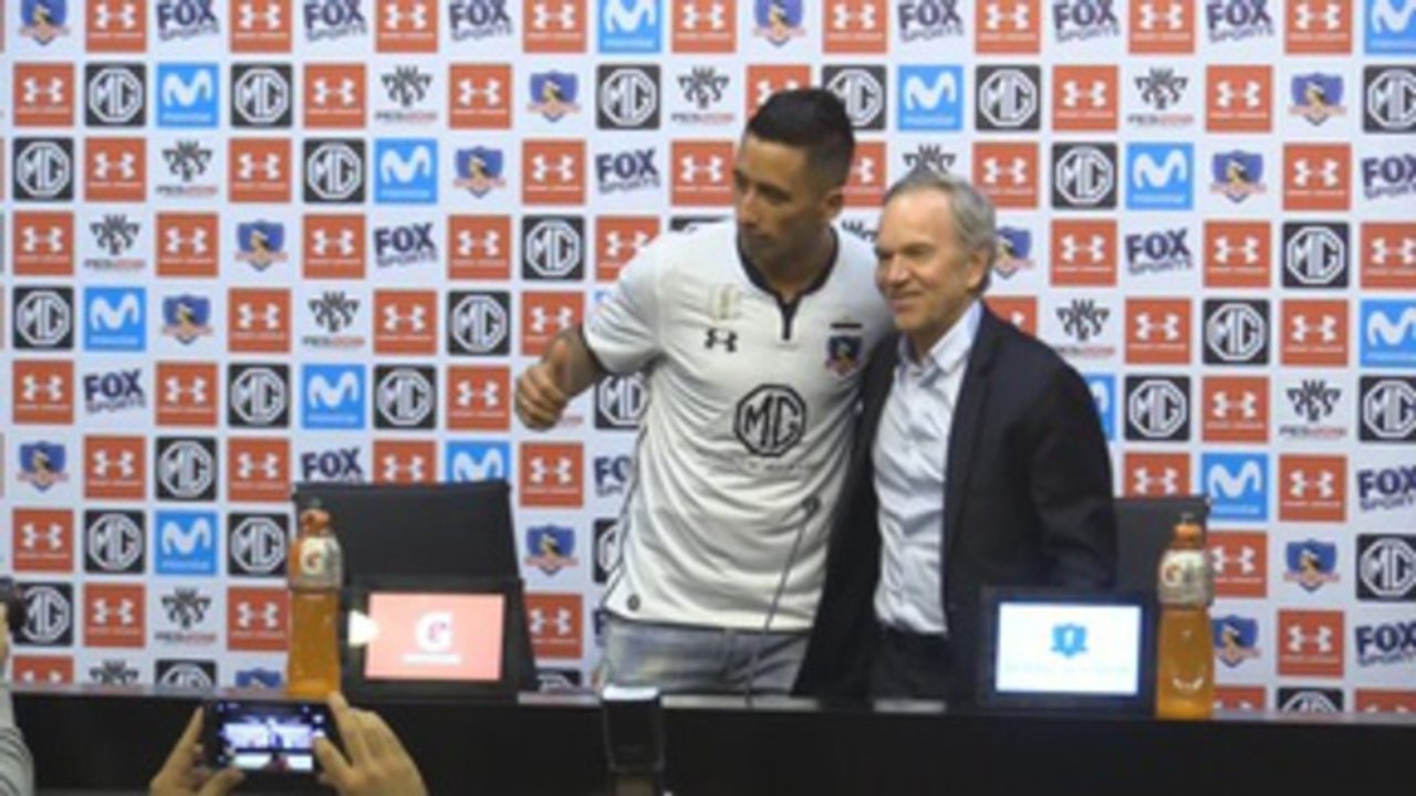 Lucas Barrios es oficialmente nuevo jugador del Colo Colo