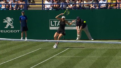 Eastbourne - Wozniacki domine Kerber et file en finale