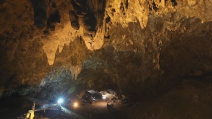 Tailandia, pendiente de 12 niños atrapados en una cueva desde hace una semana