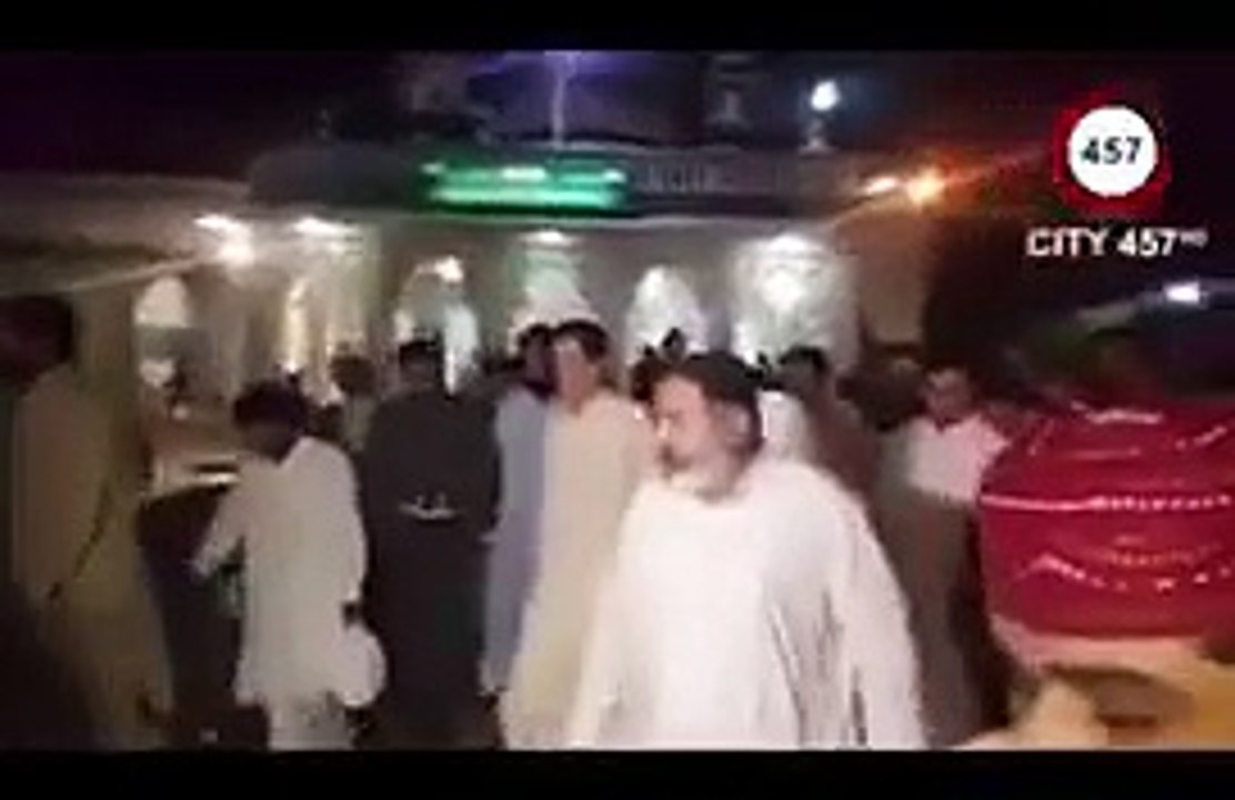 Imran Khan bowed down twice during Pakpapattan shrine visit, new video reignites controversy